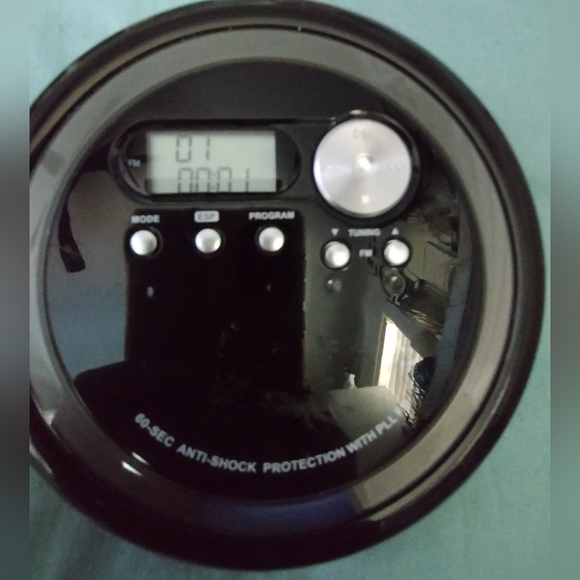 ONN PORTABLE CD PLAYER (BLACK) WITH FM RADIO and Headphones - Picture 6 of 8